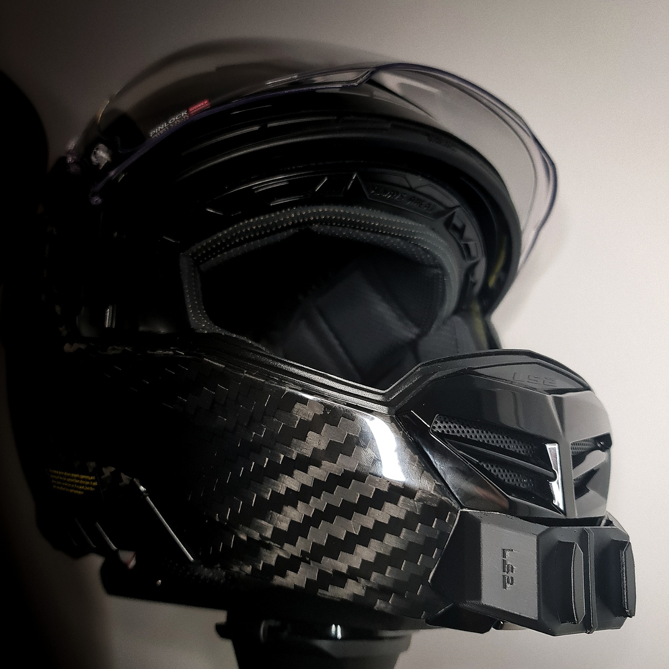 LS2 ADVANT X
GoPro chin mount