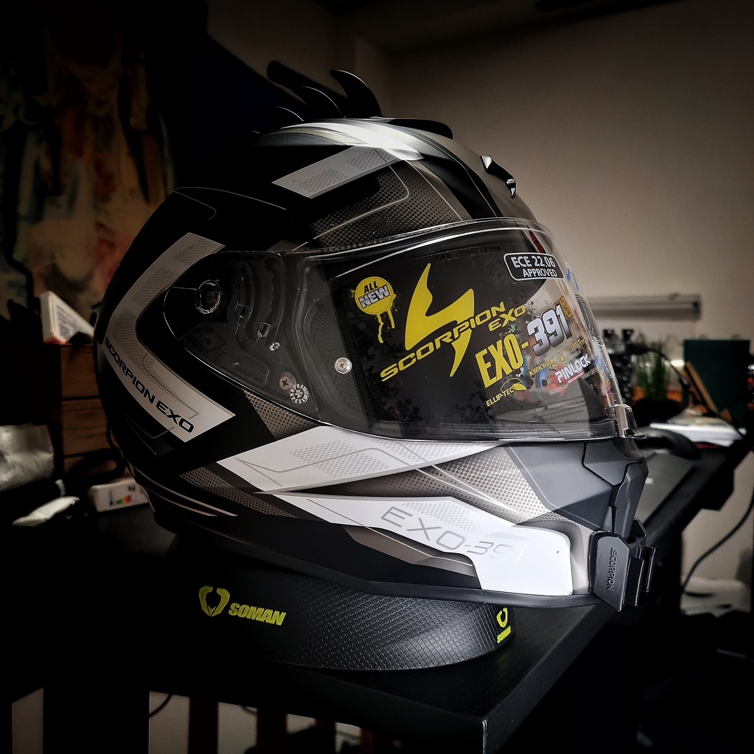 SCORPION EXO-391
GoPro chin mount