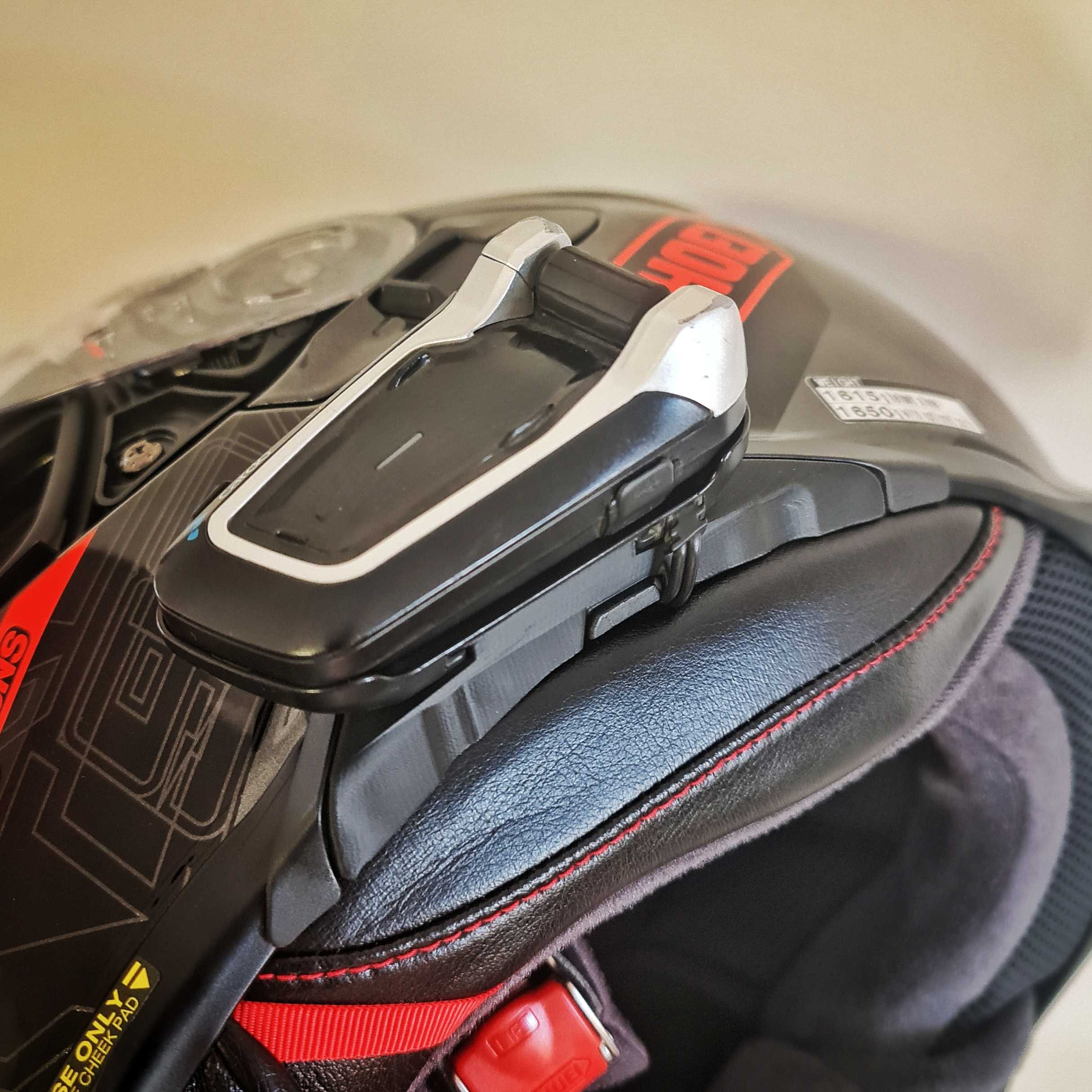SHOEI GT Air 2 / Neotec 2
Cardo Packtalk Bold nosač