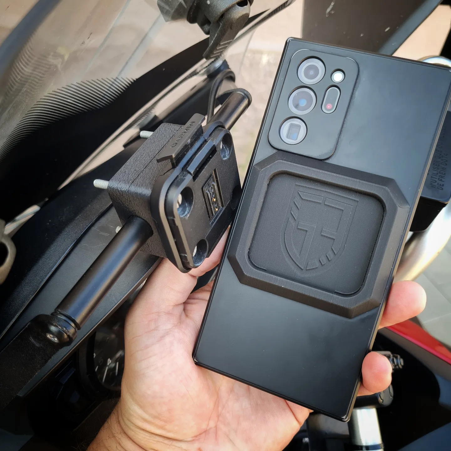 GARMIN ZUMO XT
Pločica za masku telefona