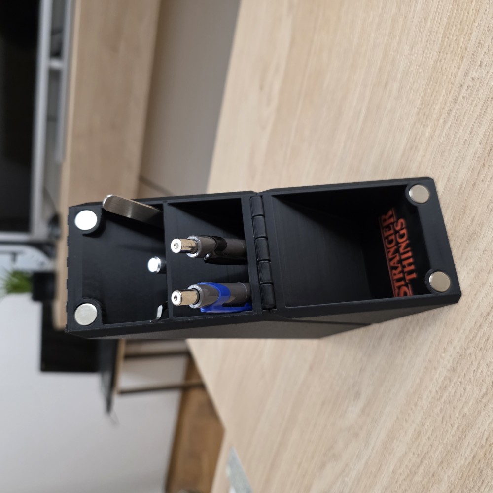 STRANGER THINGS
Futrola za olovke